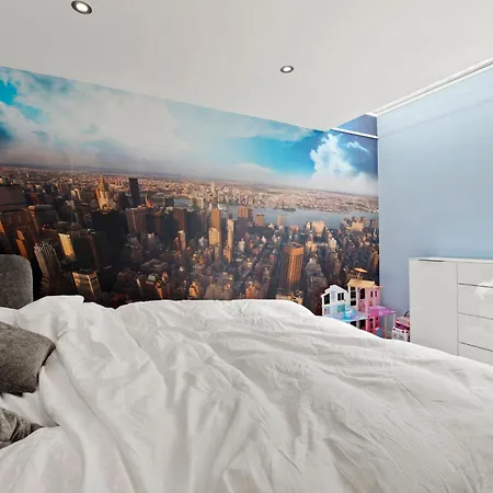 Exclusive Spacious Apt. With Garden In *