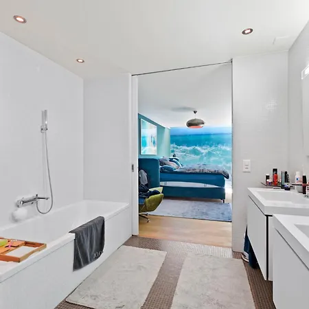 Exclusive Spacious Apt. With Garden In