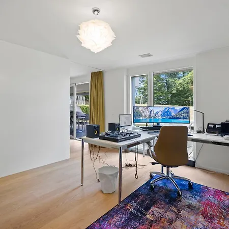 Exclusive Spacious Apt. With Garden In Цюрих