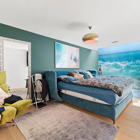 Daire Exclusive Spacious Apt. With Garden In Zürih