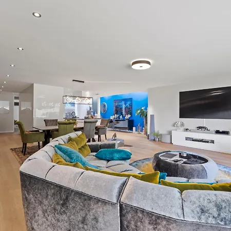 Exclusive Spacious Apt. With Garden In Zurich