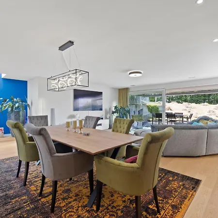 Exclusive Spacious Apt. With Garden In Apartment