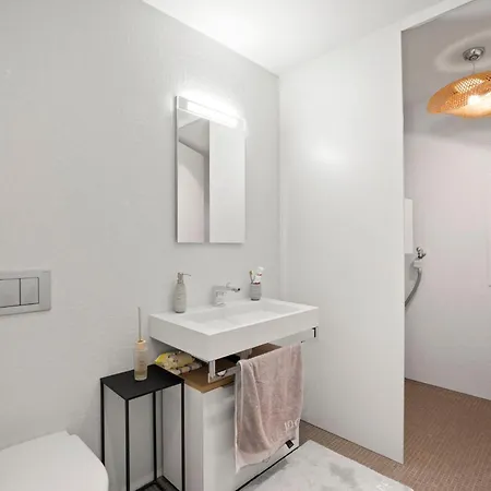 Exclusive Spacious Apt. With Garden In Daire *