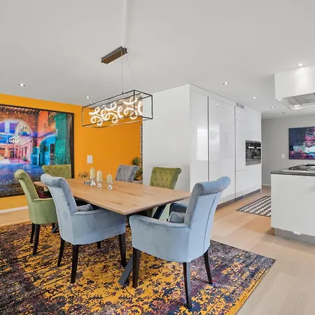 Exclusive Spacious Apt. With Garden In