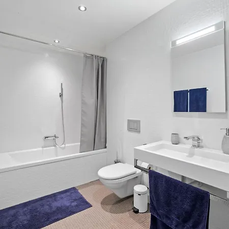 Apartment Exclusive Spacious Apt. With Garden In
