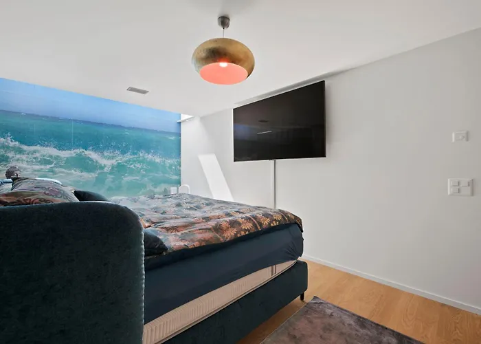 Exclusive Spacious Apt. With Garden In Zürich