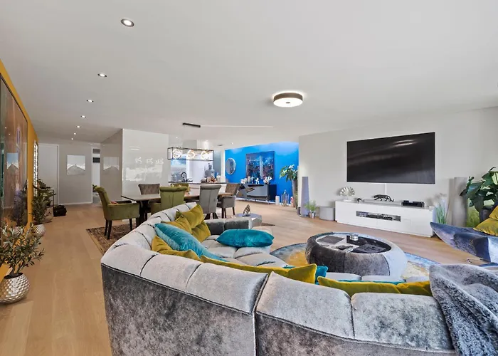 Exclusive Spacious Apt. With Garden In Zürich