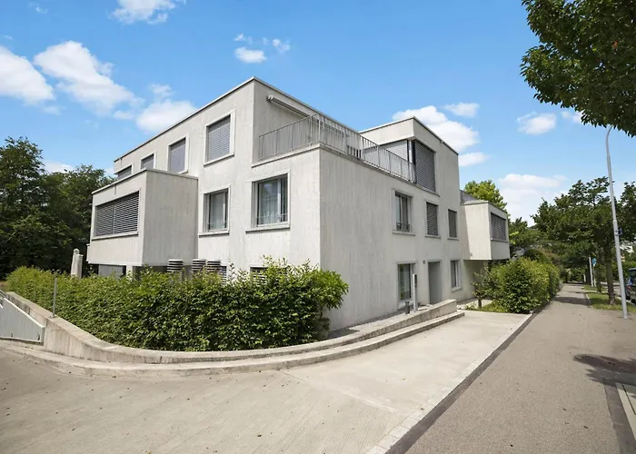 Exclusive Spacious Apt. With Garden In Zürich
