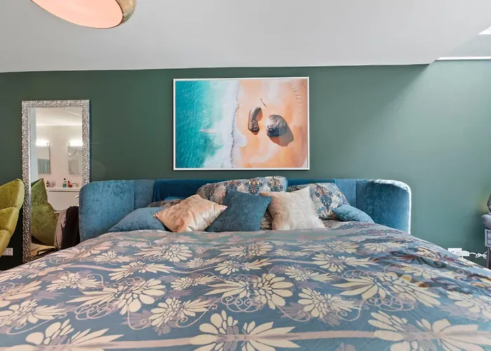 Exclusive Spacious Apt. With Garden In Appartement Zürich