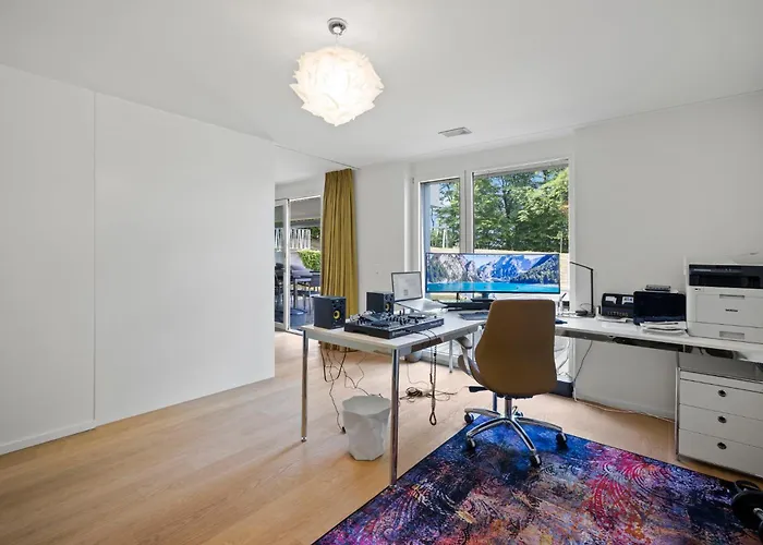 Exclusive Spacious Apt. With Garden In Zürich