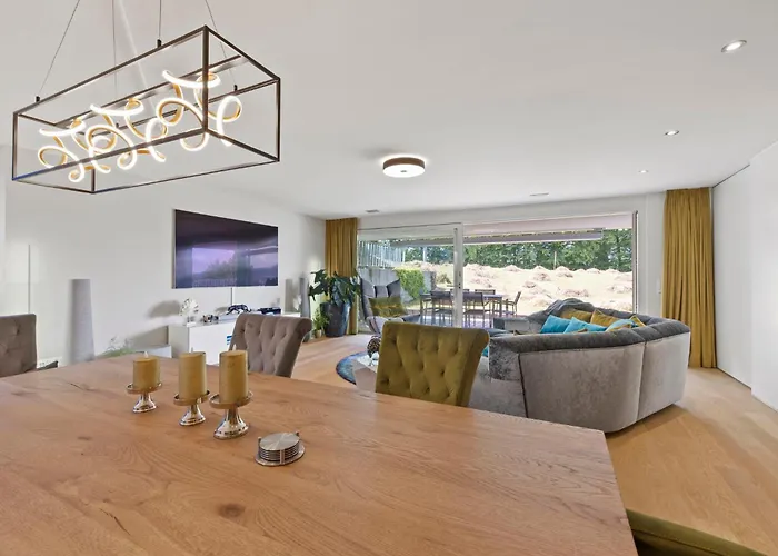 Exclusive Spacious Apt. With Garden In Appartement Zürich