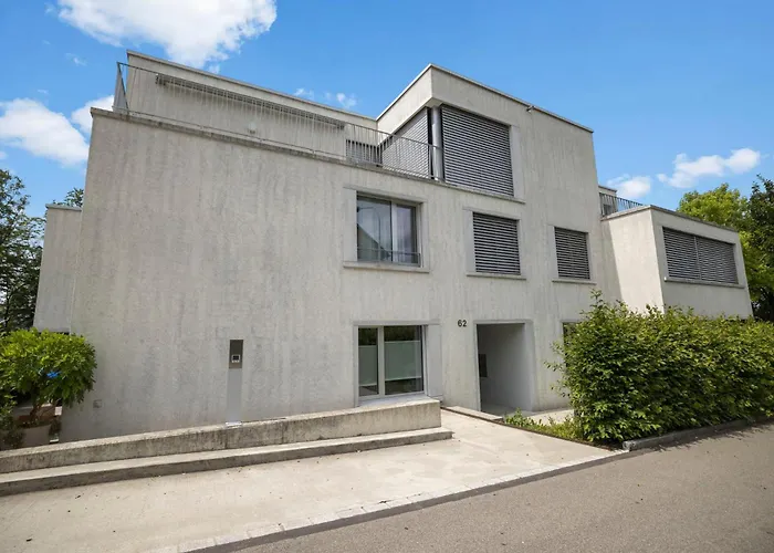 Exclusive Spacious Apt. With Garden In Zürich