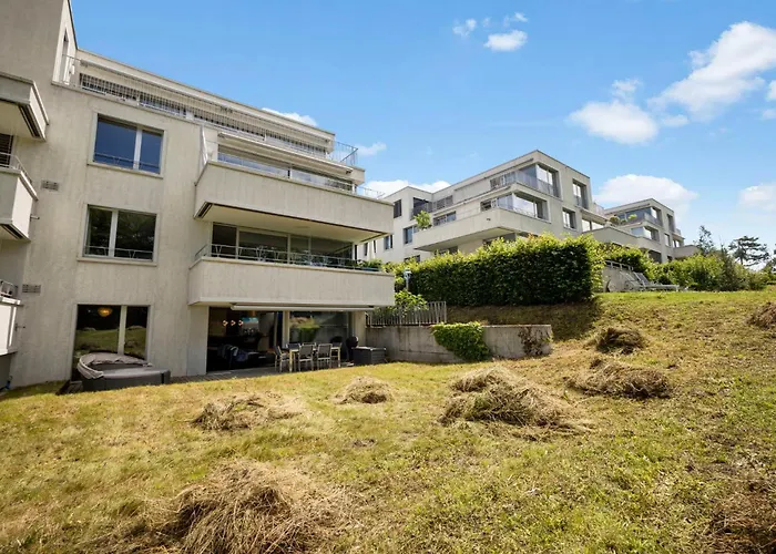 Exclusive Spacious Apt. With Garden In