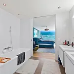 Exclusive Spacious Apt. With Garden In