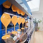 Exclusive Spacious Apt. With Garden In Zurich