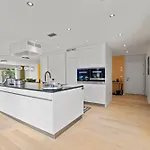 Exclusive Spacious Apt. With Garden In Apartment