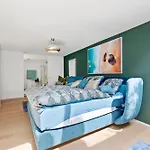 Exclusive Spacious Apt. With Garden In Apartment Zurich
