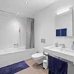 Apartment Exclusive Spacious Apt. With Garden In