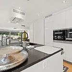 Exclusive Spacious Apt. With Garden In Zurich