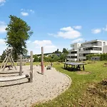 Apartment Exclusive Spacious Apt. With Garden In