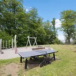 Apartment Exclusive Spacious Apt. With Garden In