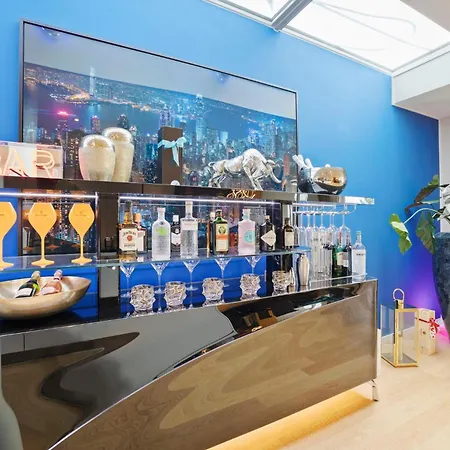Exclusive Spacious Apt. With Garden In Апартаменты