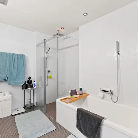 شقة Exclusive Spacious Apt. With Garden In *
