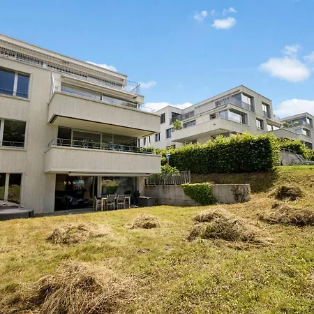 Exclusive Spacious Apt. With Garden In