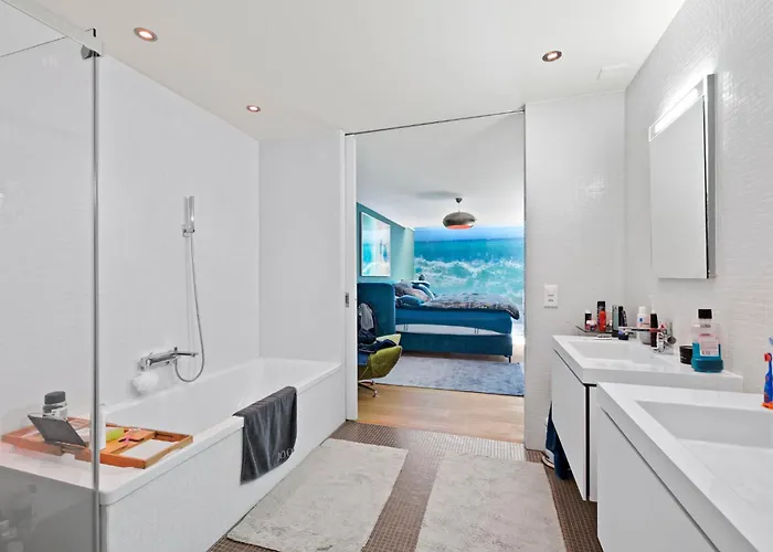 Exclusive Spacious Apt. With Garden In