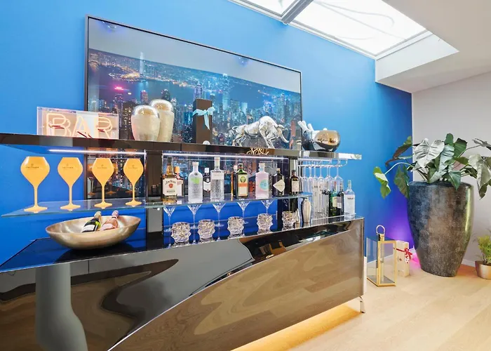 Exclusive Spacious Apt. With Garden In 公寓