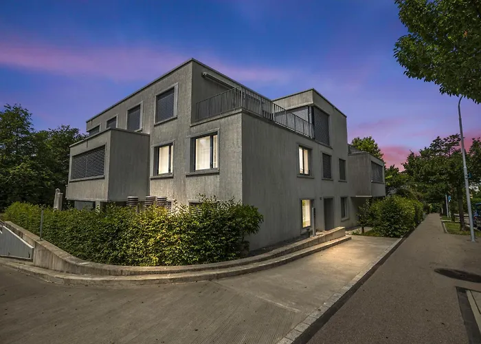 Exclusive Spacious Apt. With Garden In *